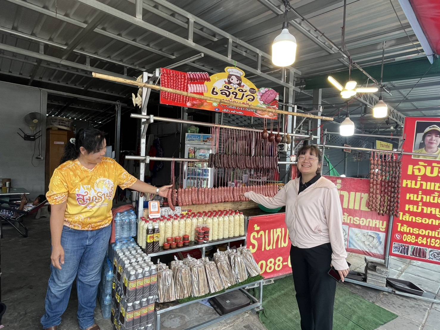 สพอ.คอนสวรรค์ ลงพื้นที่ให้กำลังใจผู้ประกอบการ OTOP ผลิตภัณฑ์หม่ำ ต่อยอดสู่เวทีเทศกาลไหม หม่ำชัยภูมิ 2569