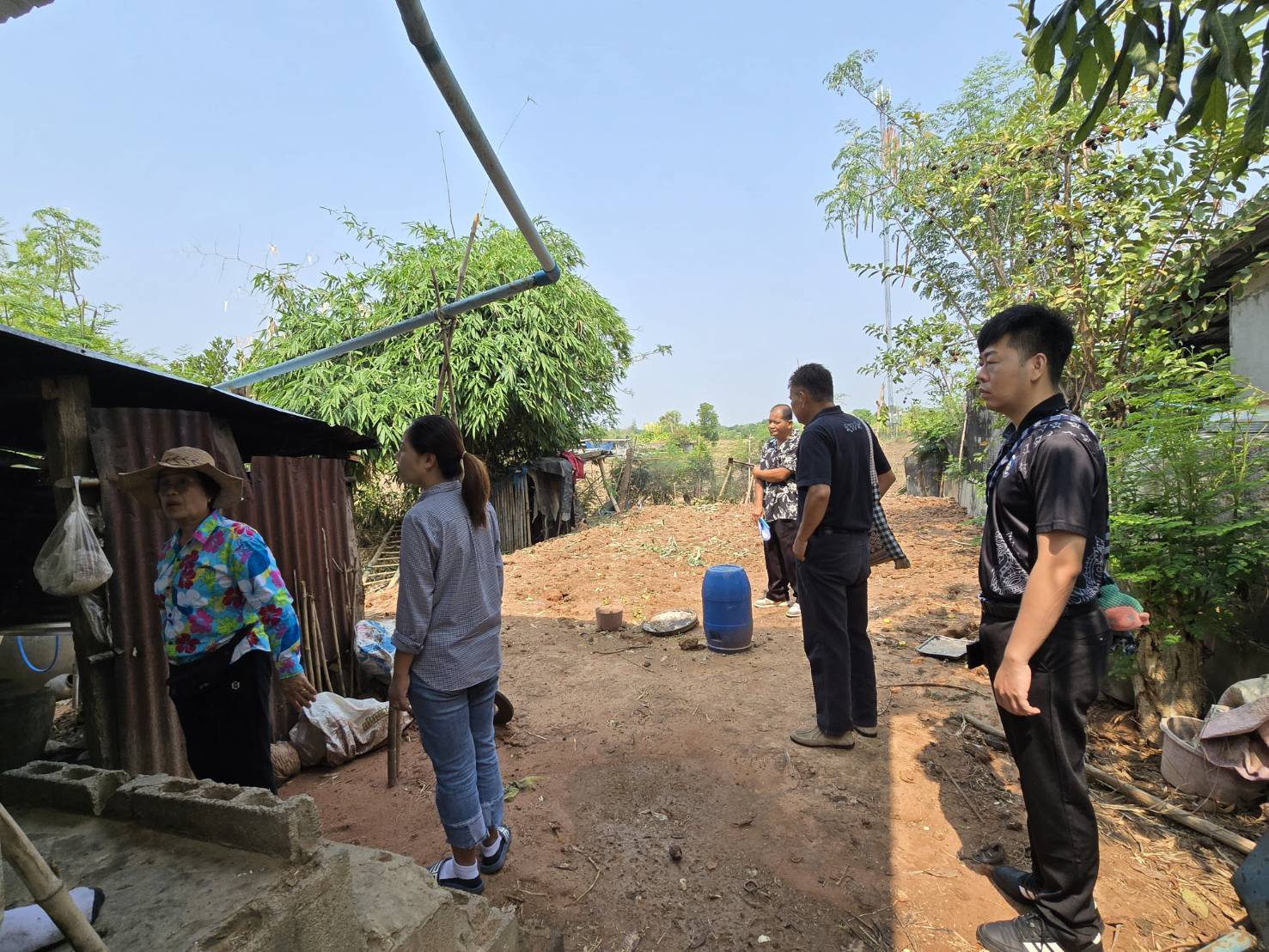 สพอ.คอนสวรรค์ บูรณาการความร่วมมือท้องถิ่น ลงพื้นที่ติดตามโครงการ “บ้านห่วงใยจากใจ GLO”