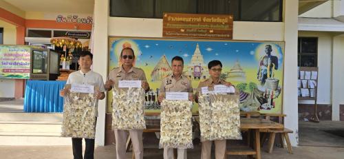 สพอ.คอนสวรรค์ ร่วมรับมอบดอกไม้จันทน์จากองค์การบริหารส่วนตำบลโคกมั่งงอย